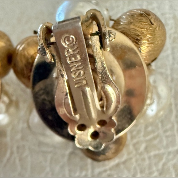 Lisner Gold & Faux Pearl Rhinestone cluster Vintage Flower Clip on Earrings - Picture 7 of 10